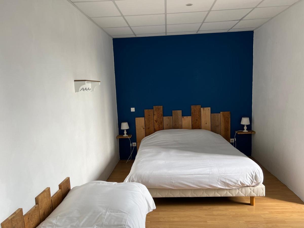 Le Conde Hotel Montdidier  Buitenkant foto